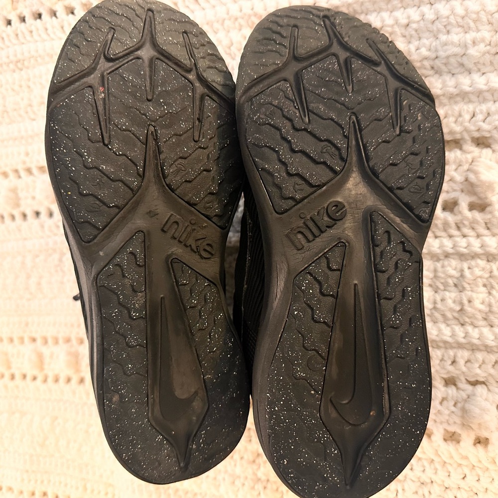 Nike Black Athletic Kids Sneakers - Picture 7 of 7